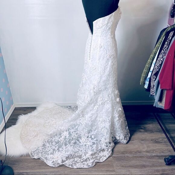 Oleg Cassini Subtle Pink 3D Floral Trumpet Wedding Gown SIZE 2 - Picture 6 of 15